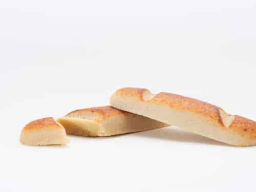 Die Marzipan- & Nougateria: Premium Edelmarzipanbrot mit 60% Mandeln -abgeflämmt-
